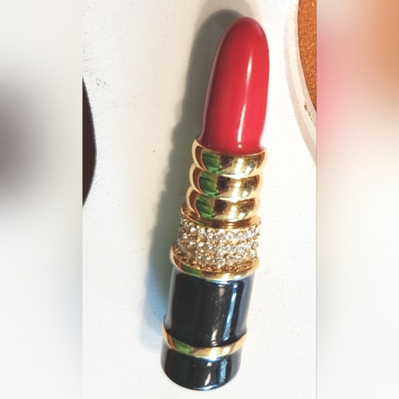 Vtg KENNETH J LANE Glossy RED "KJL" Lipstick Pin Gold Enamel Rhinestones Brooch - Picture 8 of 12